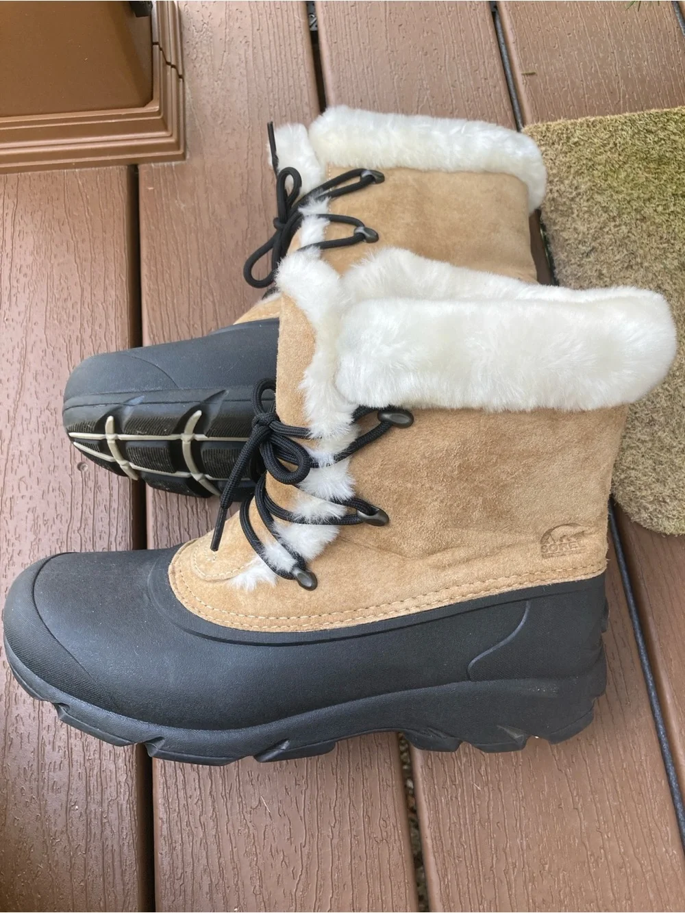 Sorel Size 11 Snow Angel Lace insulated winter boots